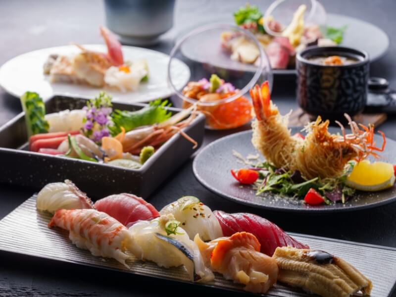 その日仕入れた最高の鮮魚でつくる、至福のコース料理